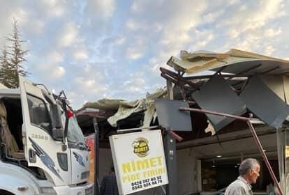 elazigda-freni-patlayan-kamyon-firina-daldi