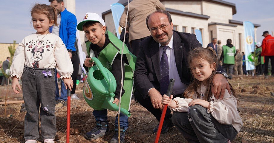 etu-kampusunde-3000-fidan-toprakla-bulustu