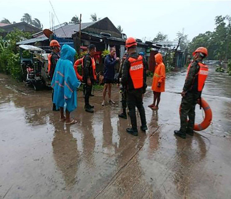 filipinleri-vuran-super-tayfunda-olu-sayisi-27ye-yukseldi-2-kisi-kayip