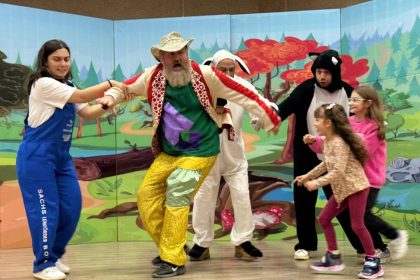 golcuklu-ogrenciler-ara-tatilde-tiyatro-ile-bulustu