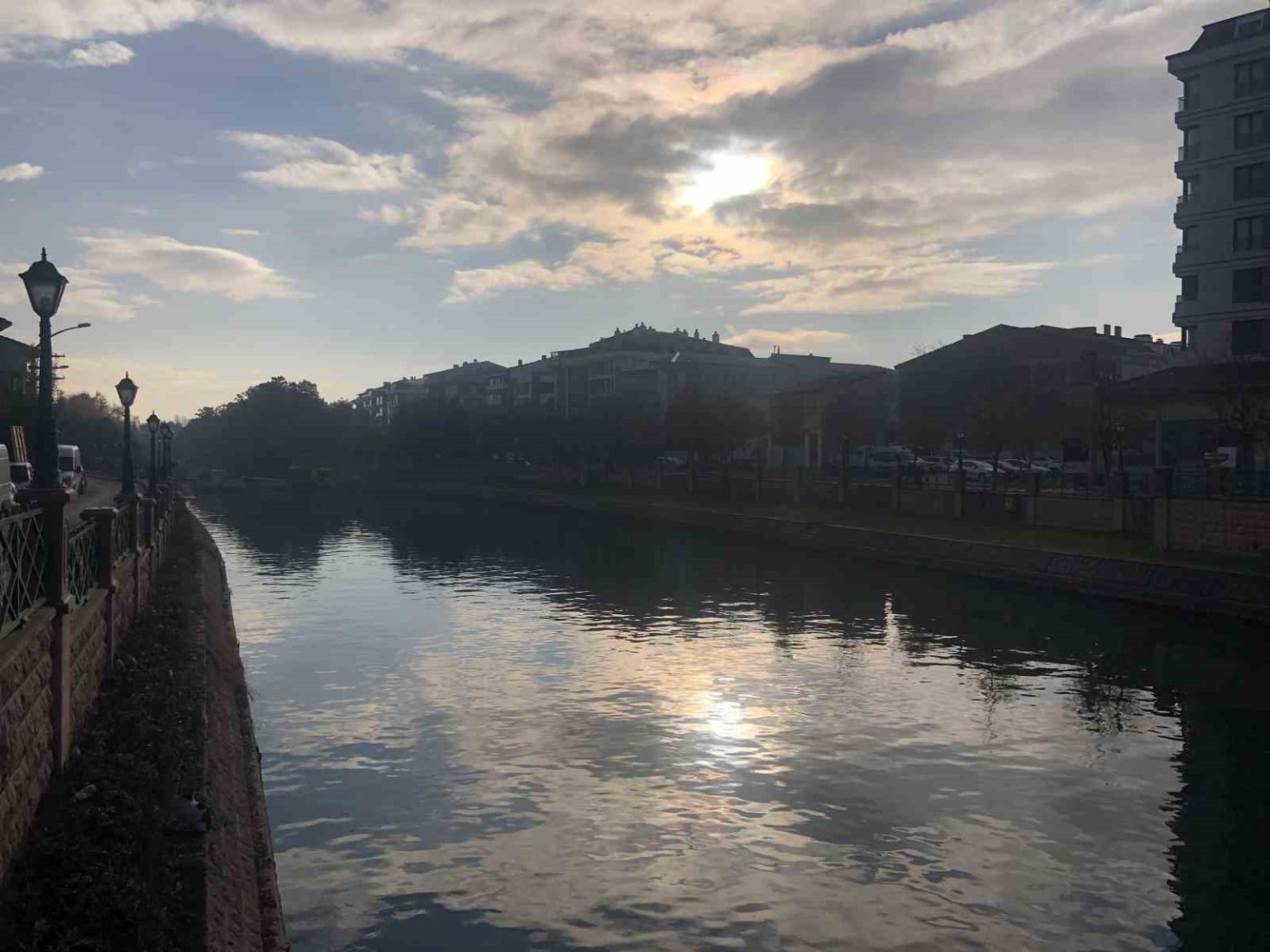 gunes-ve-porsuk-cayinin-uyumu-ortaya-kartpostallik-goruntuler-cikardi