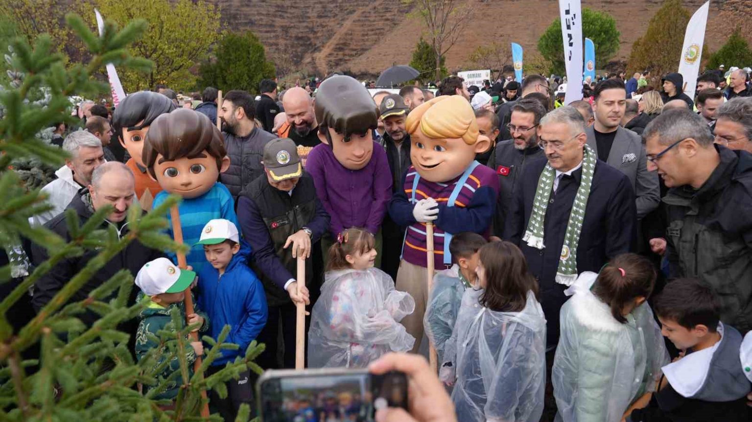 gursu-tek-yurek-oldu-binlerce-fidanla-doldu