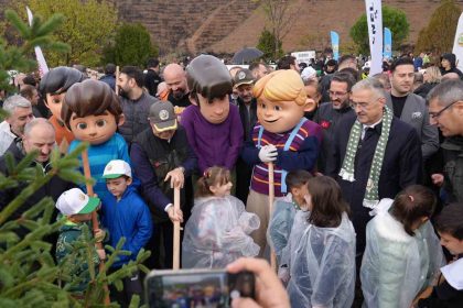 gursu-tek-yurek-oldu-binlerce-fidanla-doldu