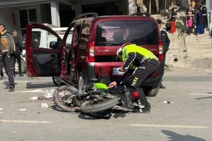 hakkaride-motosikletle-kamyonet-carpisti-1-yarali