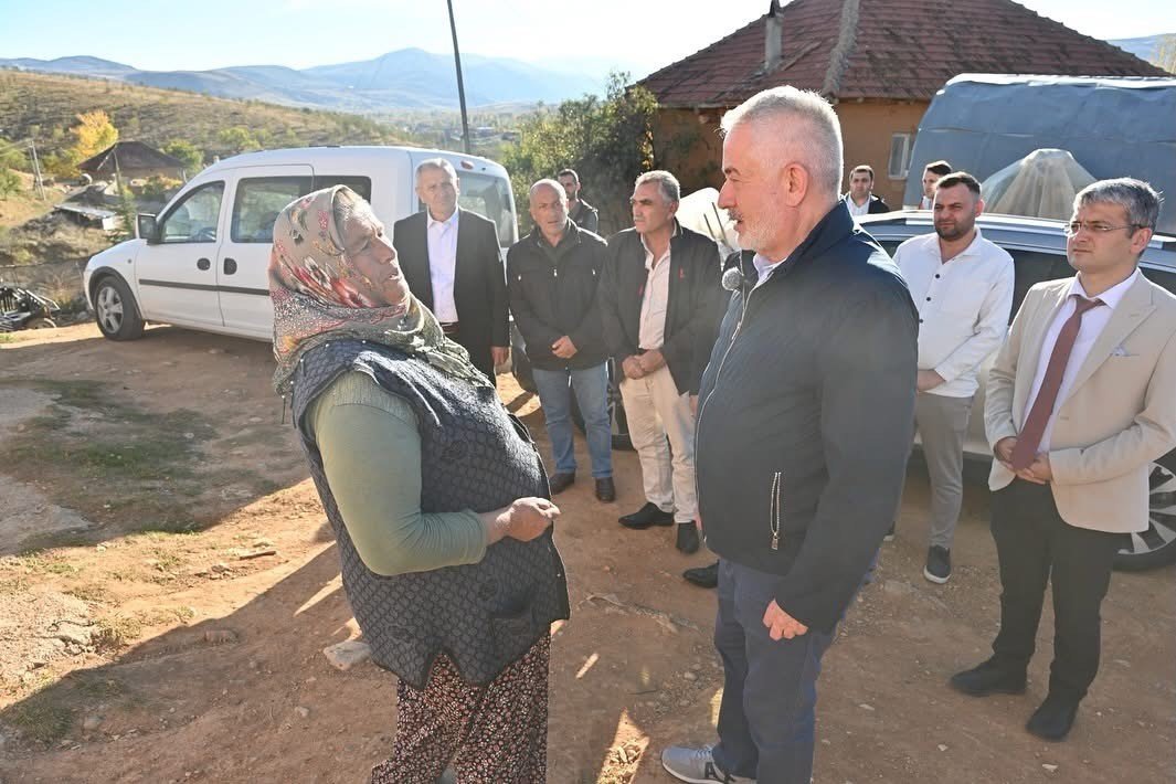 hayatlarini-degistiren-o-yardimin-ardindan-duygusal-bulusma