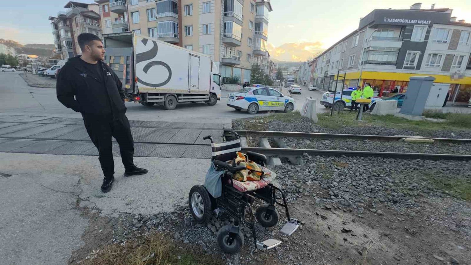 hemzemin-gecitte-akulu-araci-devrilen-engelli-vatandas-yaralandi