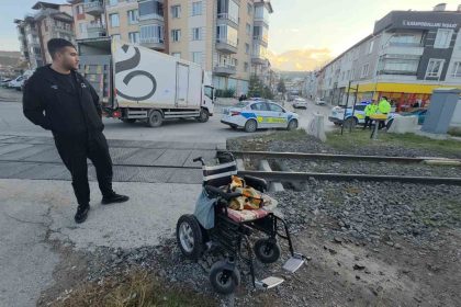 hemzemin-gecitte-akulu-araci-devrilen-engelli-vatandas-yaralandi