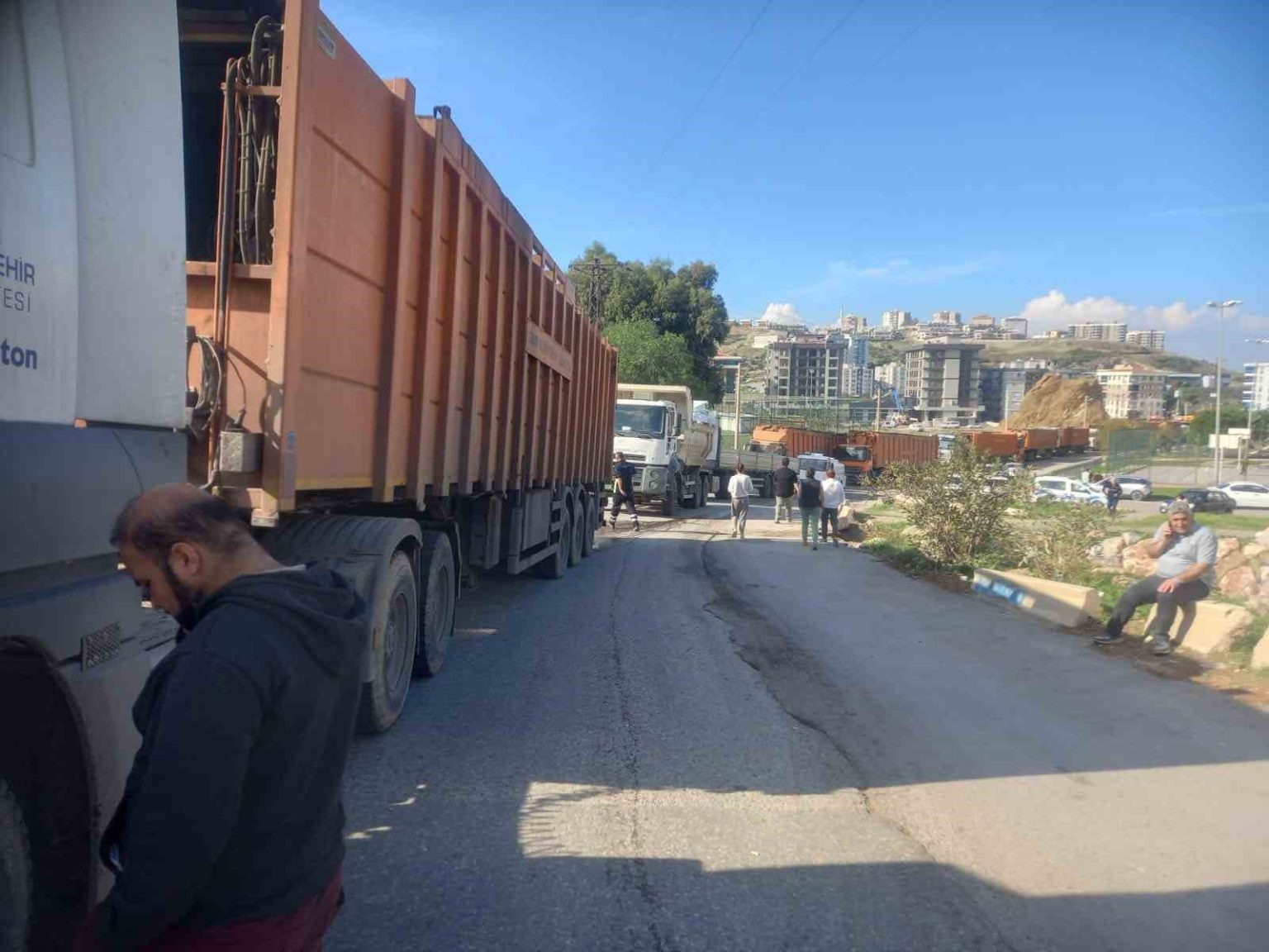 izmirde-chpli-belediyelerin-cop-kavgasi