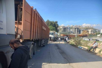 izmirde-chpli-belediyelerin-cop-kavgasi