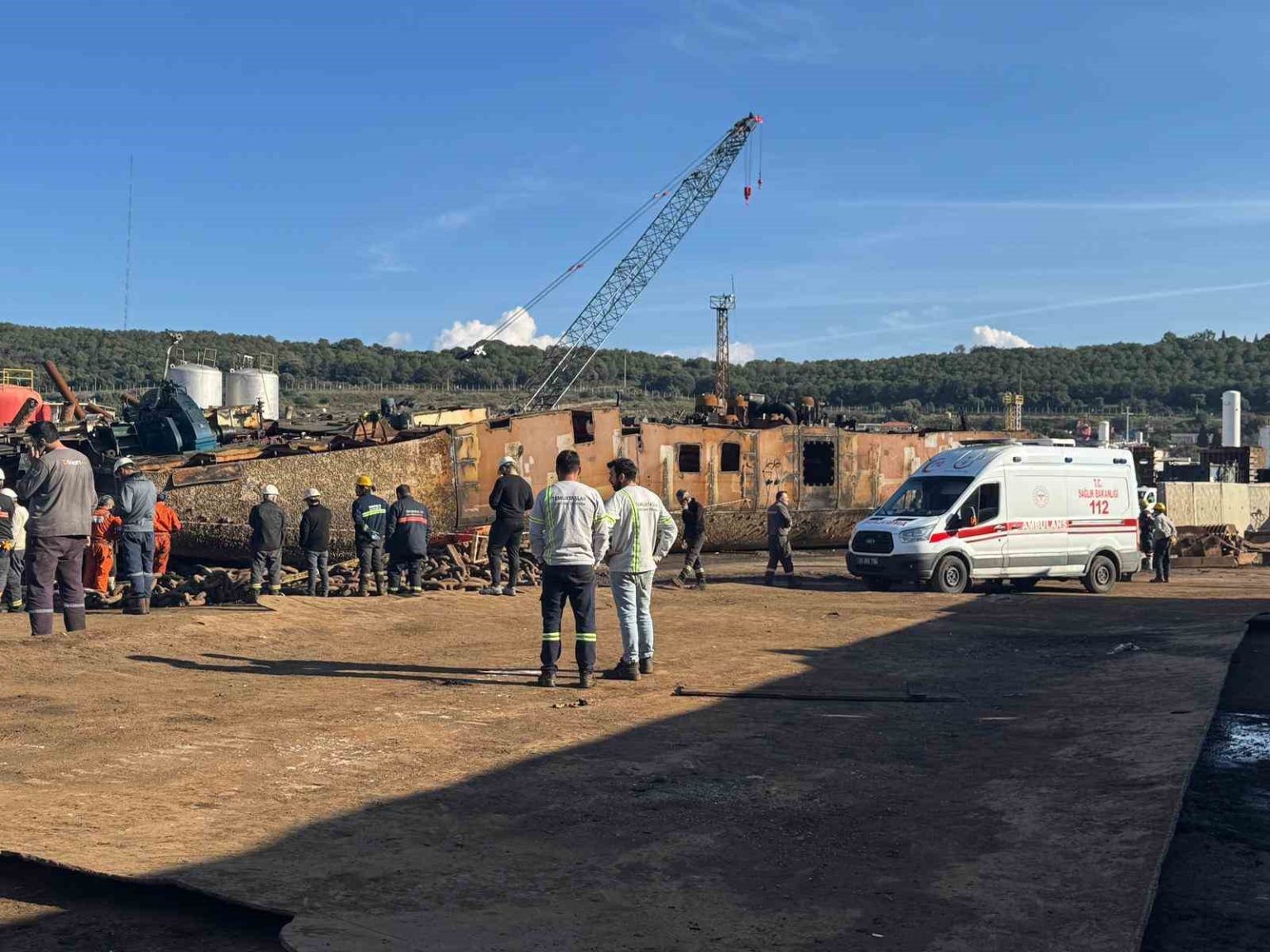 izmirde-uzerine-parca-dusen-isci-hayatini-kaybetti