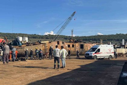 izmirde-uzerine-parca-dusen-isci-hayatini-kaybetti