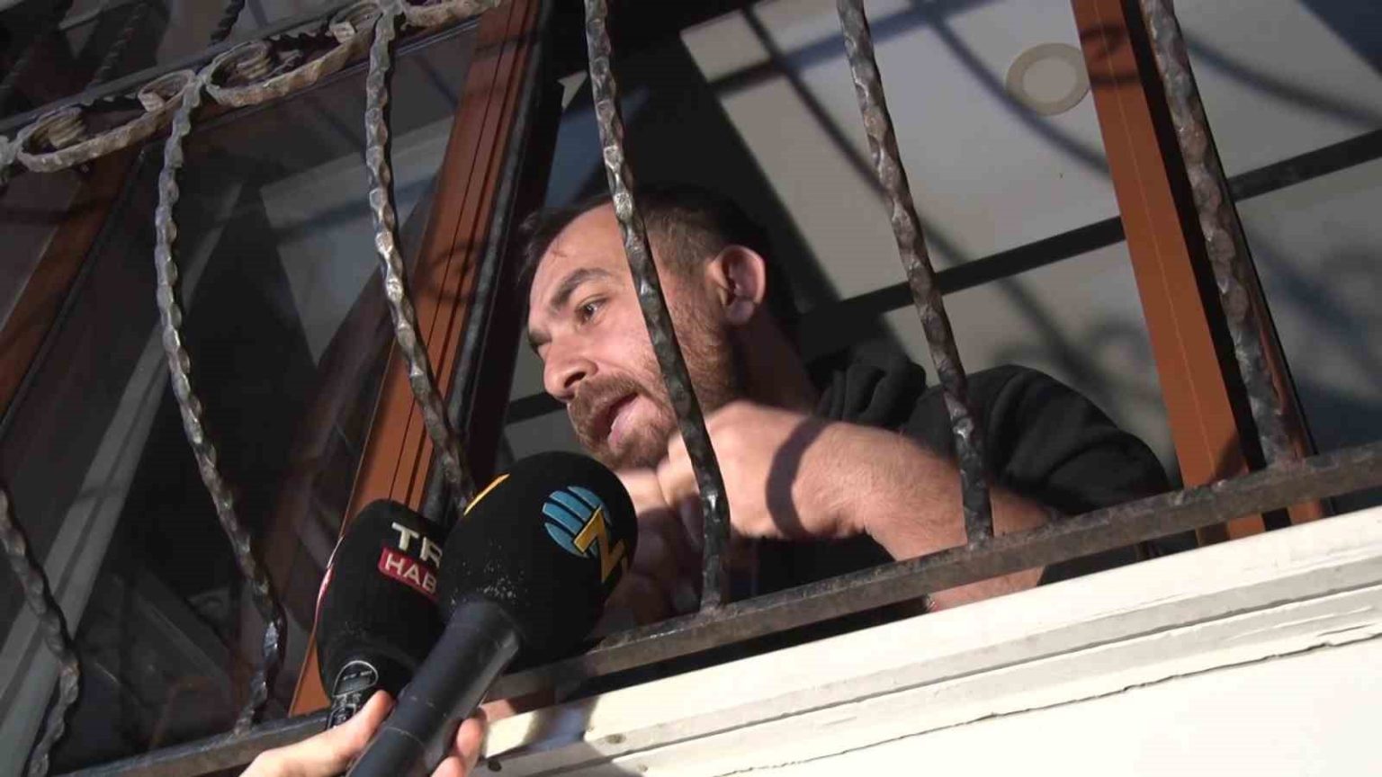 kagithanede-dogal-gaz-patlamasi-evin-duvarini-yikti-1-yarali