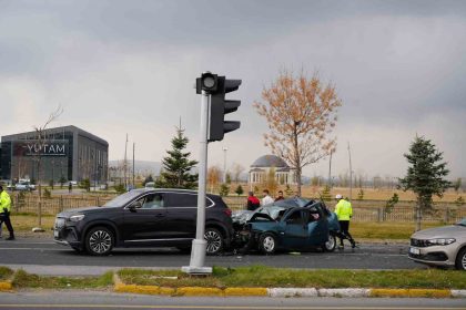 kamyonun-freni-bosaldi-zincirleme-kaza-yasandi-2-yarali