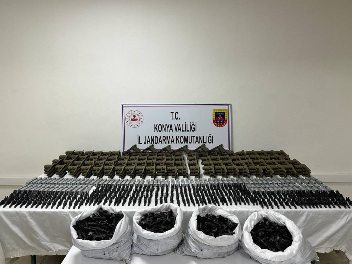 konyada-cok-sayida-silah-parcasi-ele-gecirildi