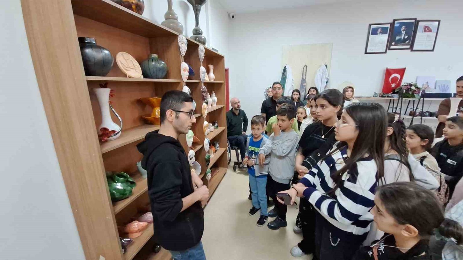 kursiyer-ogrencilerden-engelli-bireylere-ziyaret