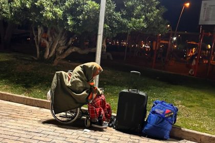 marmariste-70-yasindaki-kibris-gazisi-saatler-suren-ikna-cabalarinin-ardindan-aparta-yerlestirildi