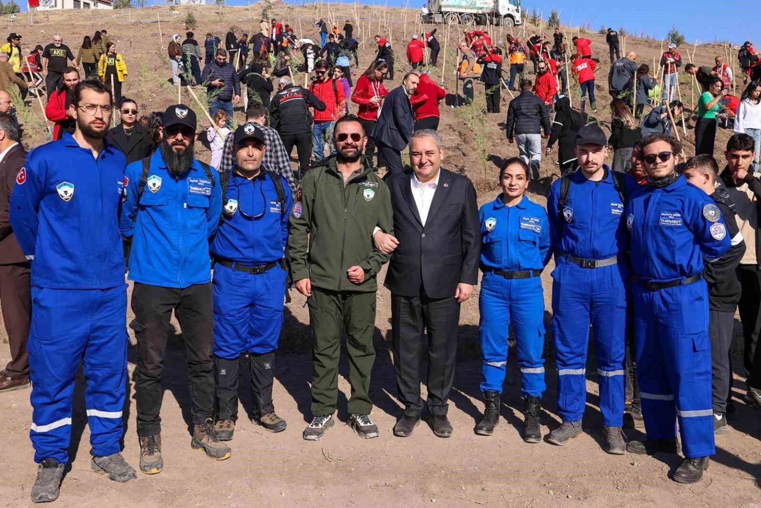 milli-agaclandirma-gununde-keciorende-300-fidan-toprakla-bulustu