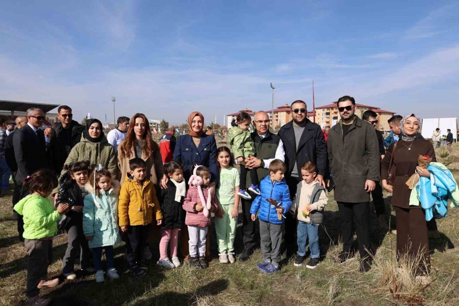 milli-agaclandirma-gununde-minikler-fidanlari-toprakla-bulusturdu