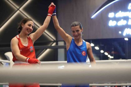 milli-boksor-aysen-taskin-riyadda-altin-madalyaya-ulasti