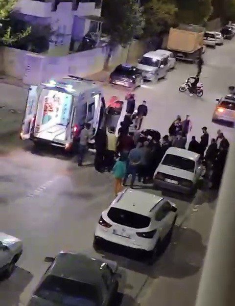 motosikletle-otomobilin-carpisma-anlari-kameralara-yansidi-1i-agir-2-yarali