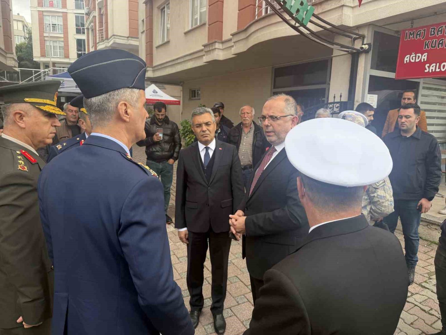 msu-rektoru-prof-dr-erhan-afyoncu-sehit-ailesini-ziyaret-etti-fedakarlikla-calisan-cok-sevdigimiz-bir-komutanimizdi