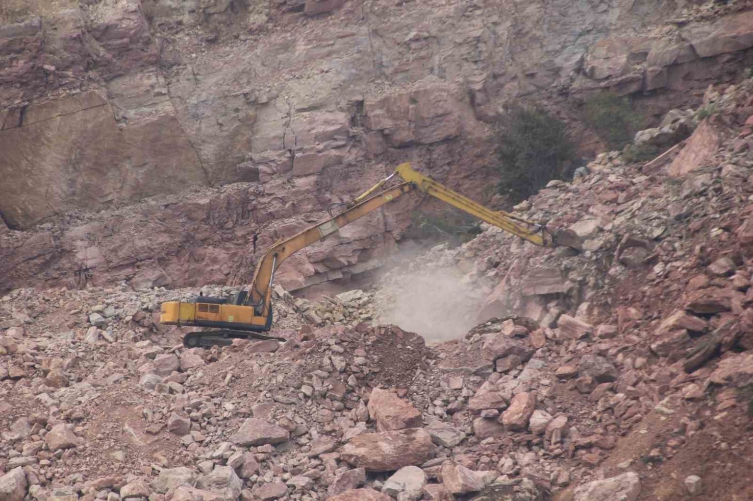 orduda-gocuk-altinda-kalan-kamyon-soforu-icin-yeniden-arama-calismasi-baslatildi