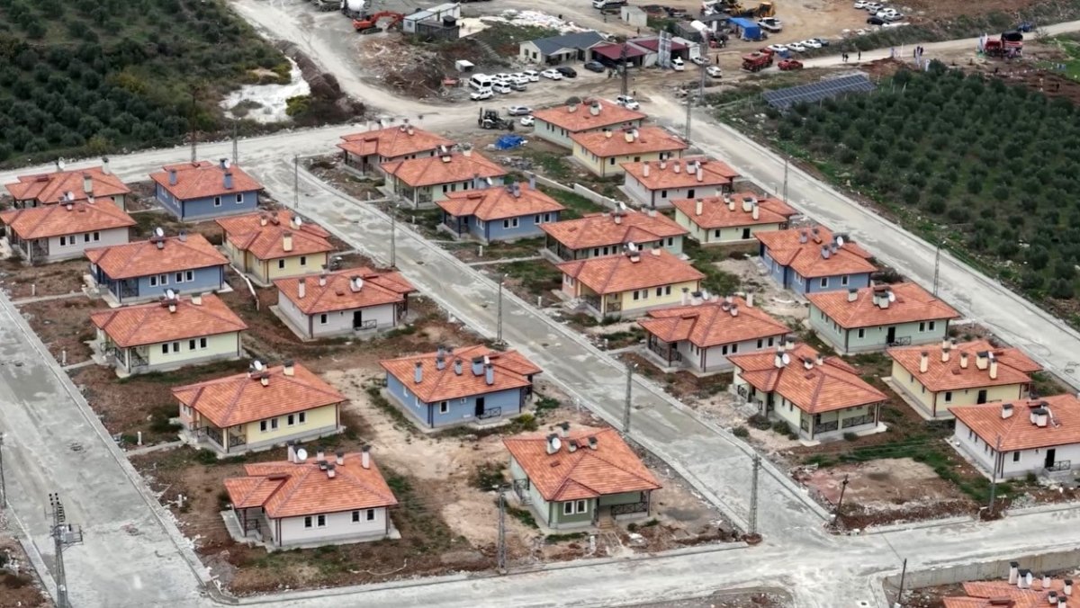 osmaniyede-138-deprem-koy-konutu-bir-ay-icinde-teslim-edilecek