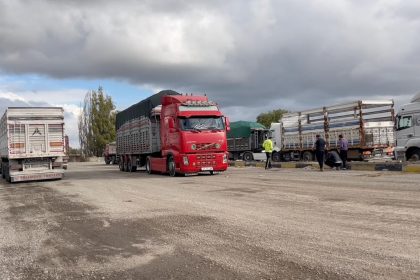 pancar-yuklu-tir-polis-ekiplerinin-dur-ihtarina-uymadi