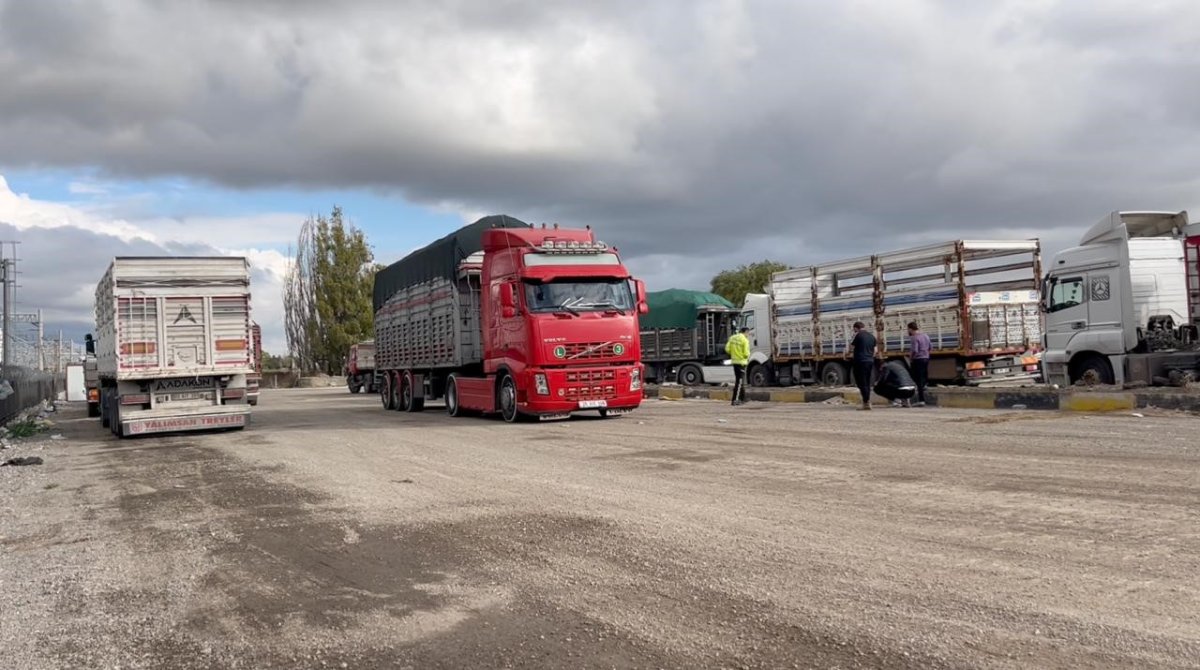 pancar-yuklu-tir-polis-ekiplerinin-dur-ihtarina-uymadi