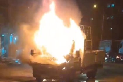 park-halindeki-kamyonet-alevlere-teslim-oldu