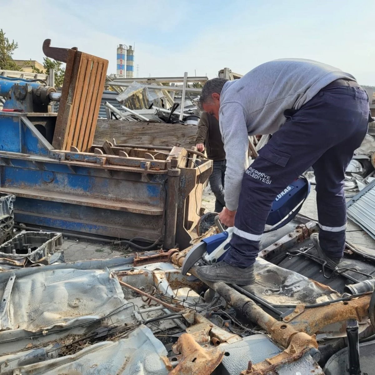 refahiyede-itfaiye-personeline-trafik-kazalarina-mudahale-egitimi