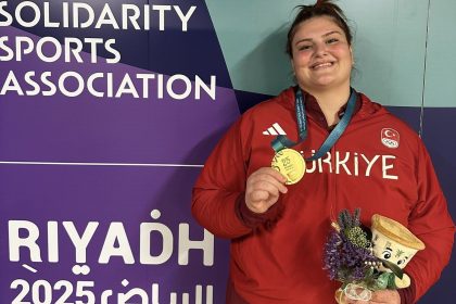 rektor-kibardan-judonun-altin-kizi-hilal-ozturke-tebrik