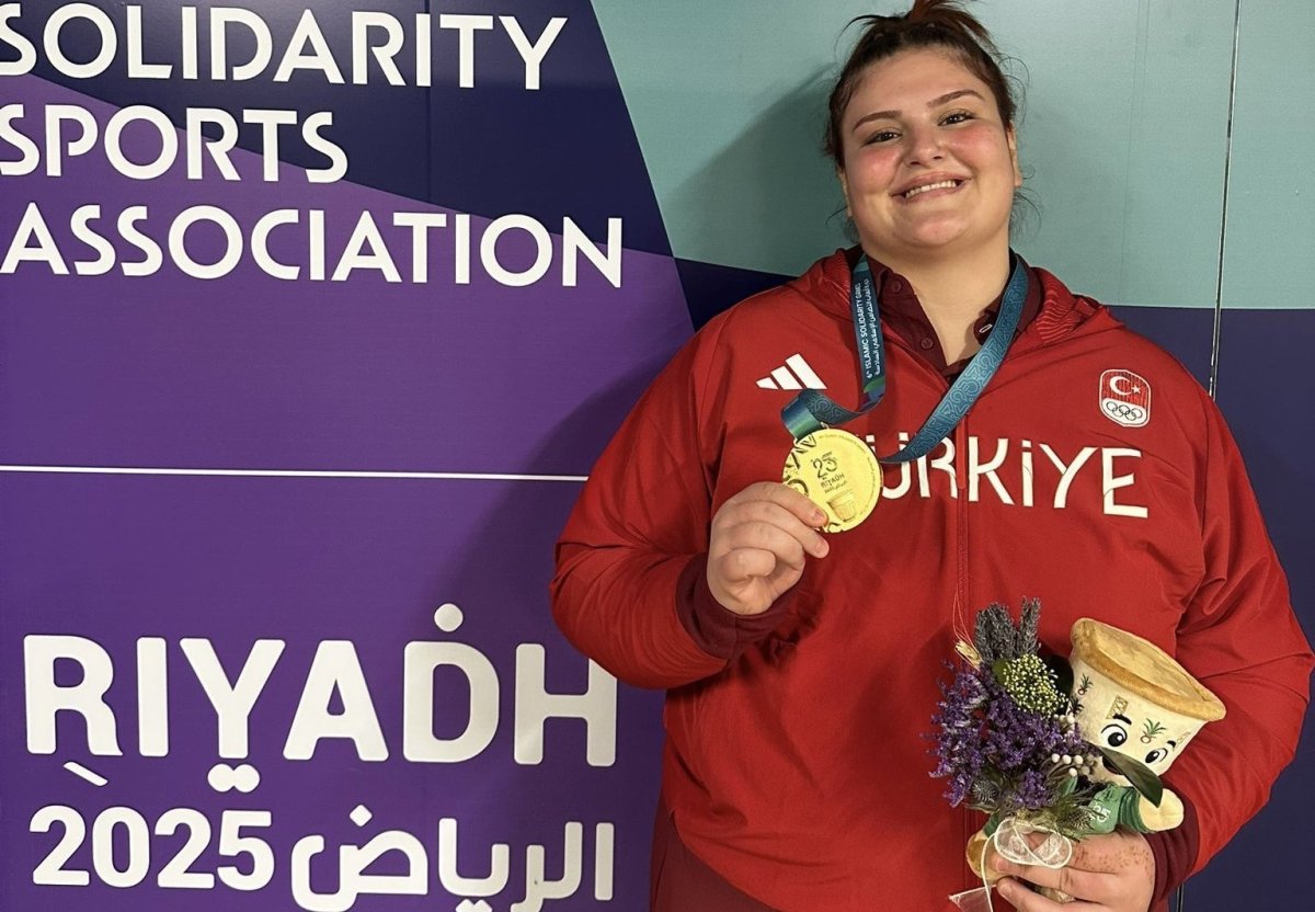 rektor-kibardan-judonun-altin-kizi-hilal-ozturke-tebrik