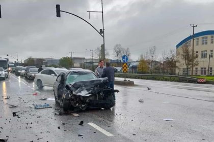 sakaryada-3-aracli-zincirleme-kaza-2-yarali