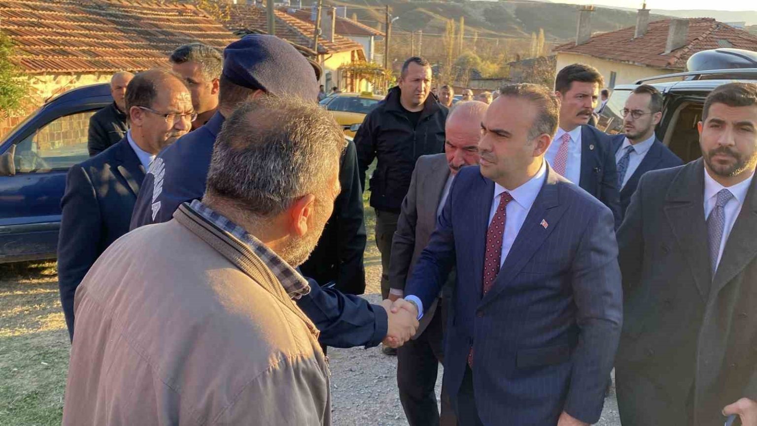 sanayi-ve-teknoloji-bakani-kacirdan-sehit-ailesine-taziye-ziyareti