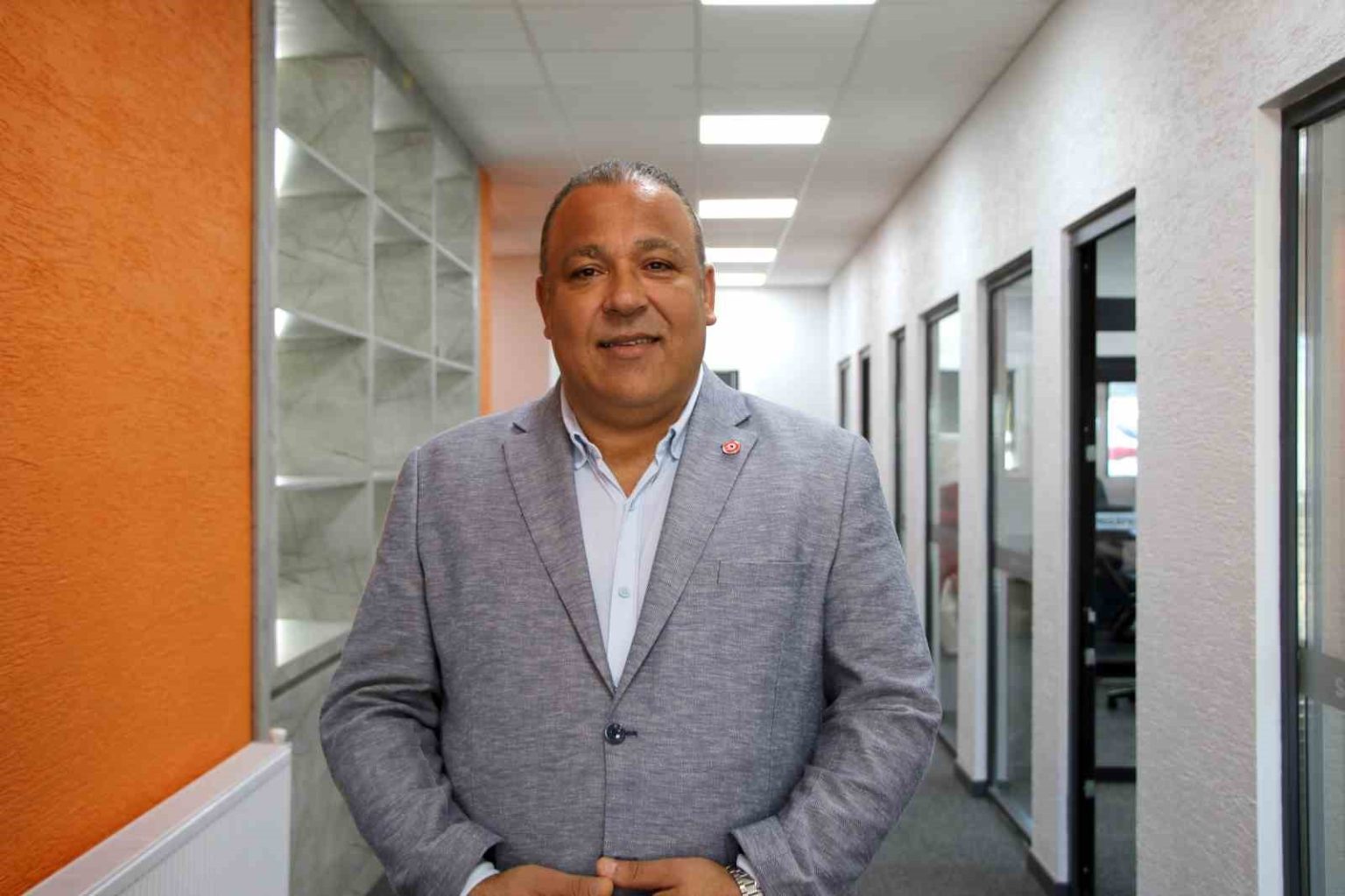 sari-siteye-karsi-turuncu-site-usakli-isadaminin-kurdugu-satariz-com-emlak-piyasasini-canlandirdi