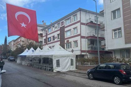 sehit-cem-dolapcinin-evinin-onune-taziye-cadiri-kuruldu