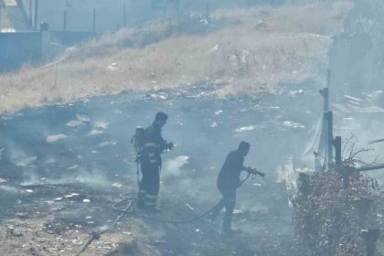 sirnakta-bos-arazideki-odun-ve-lastikler-yandi