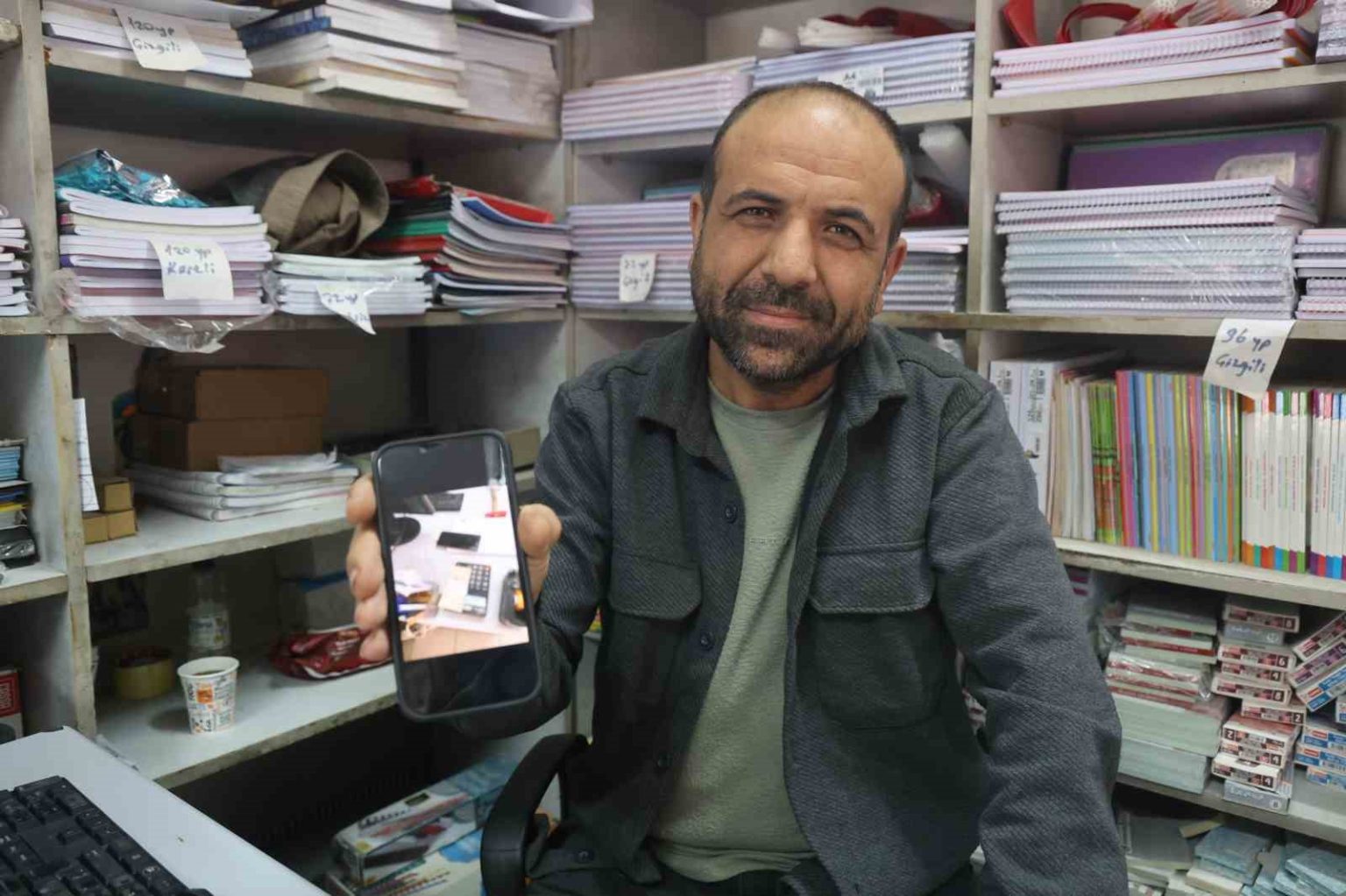 su-alan-genclerin-50-tl-ile-birlikte-biraktiklari-hakkini-helal-et-notu-esnafi-duygulandirdi