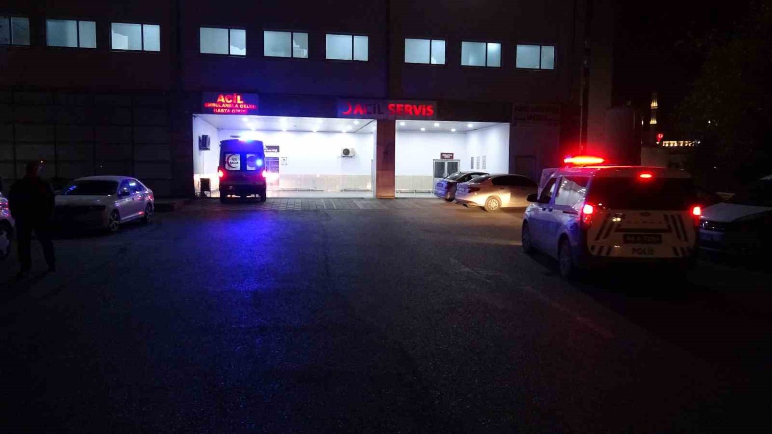 tabanca-ile-bacagindan-vurulan-sahis-hastaneye-kendi-imkanlariyla-gitti