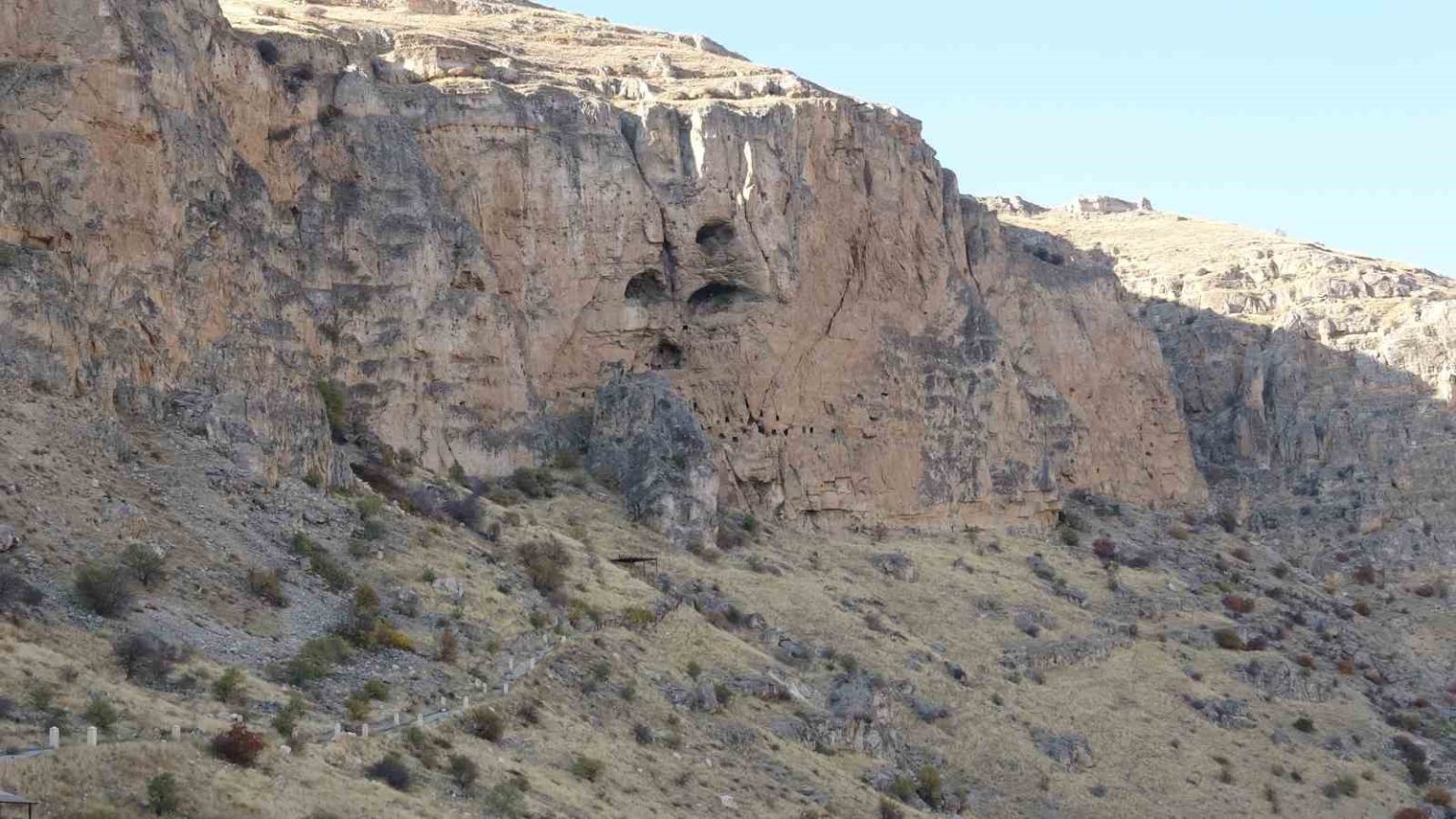 tarihi-ansir-magaralari-korku-magarasina-donustu