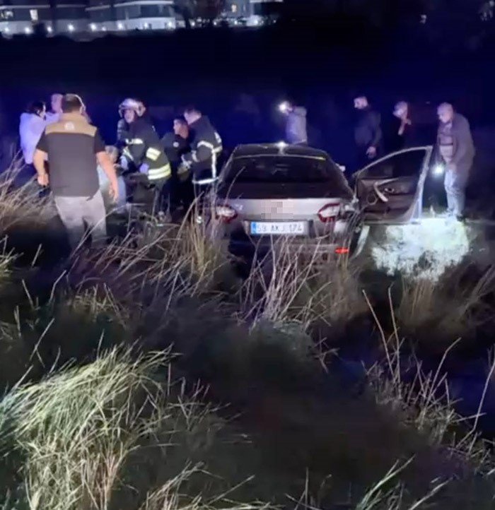 tekirdagda-otomobil-sarampole-yuvarlandi-1-olu-1-yarali