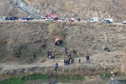 traktor-ucuruma-devrildi-1-olu