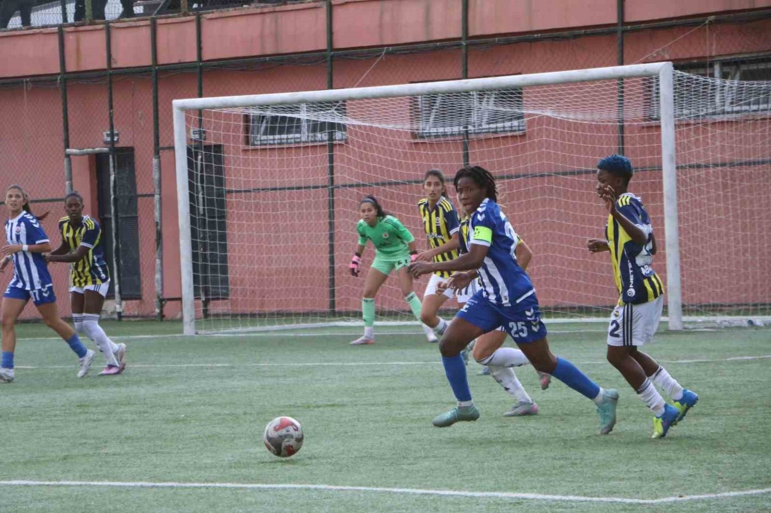 turkcell-kadin-futbol-super-ligi-hakkarigucu-0-fenerbahce-2