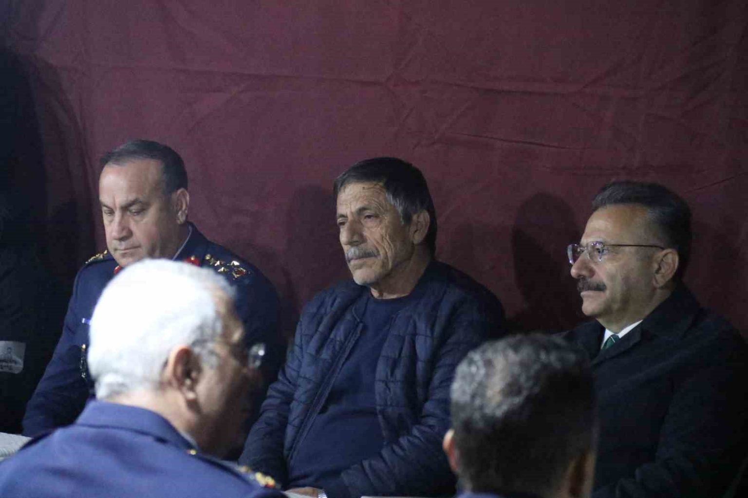 vali-aksoy-sehit-ustegmen-emre-mercanin-baba-ocagini-ziyaret-etti