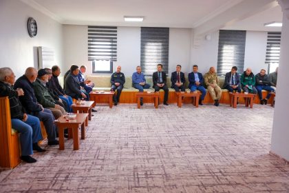 vali-eldivan-sancaktepede-vatandaslarin-taleplerini-dinledi