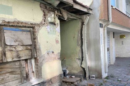 yaklasik-5-yildir-metruk-halde-olan-ev-tedirginlik-olusturuyor