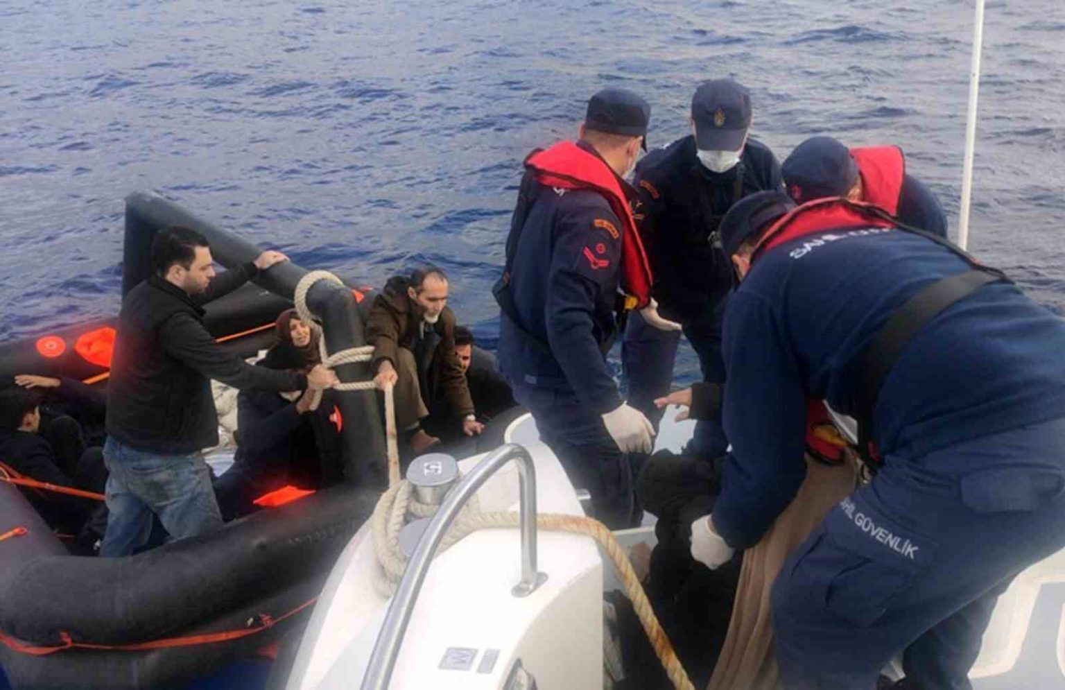 yunanistan-8i-cocuk-20-duzensiz-gocmeni-olume-terk-etti