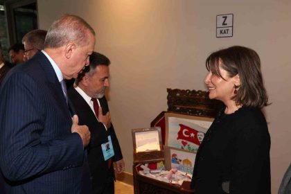 adanali-cocuklarin-kardeslik-sandigi-cumhurbaskani-erdogana-takdim-edildi