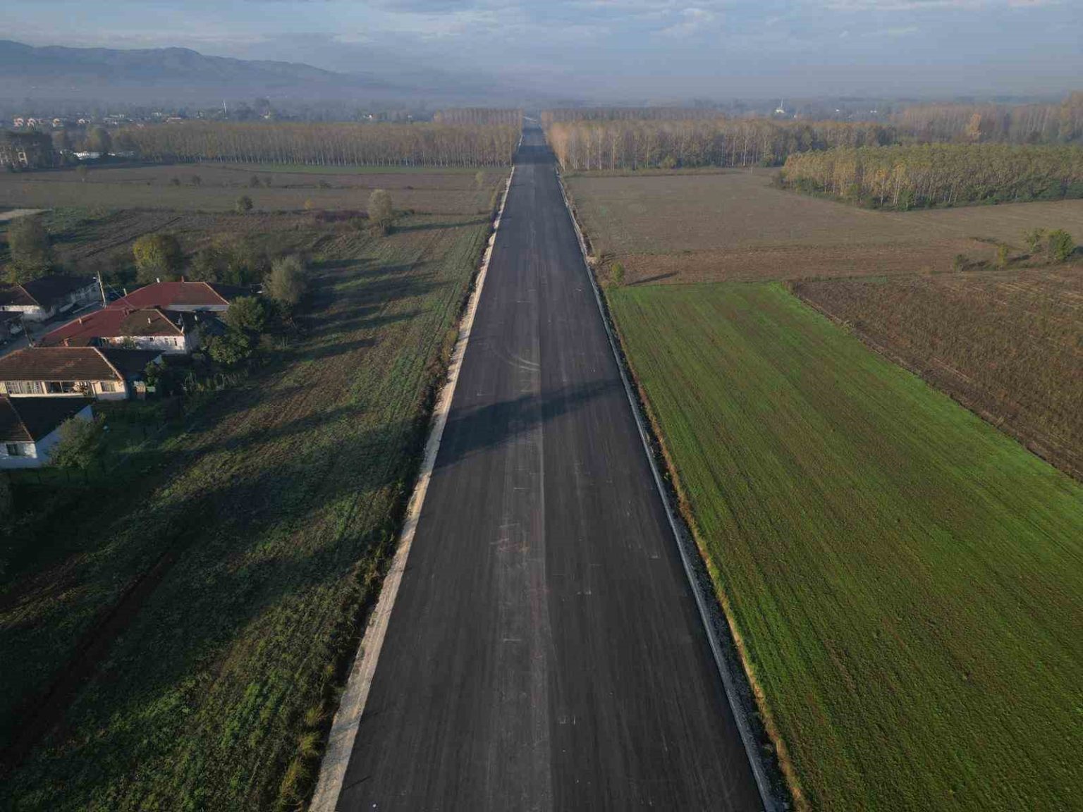 akyazinin-ilce-girisinin-yeni-baglanti-yolunda-calismalar-suruyor